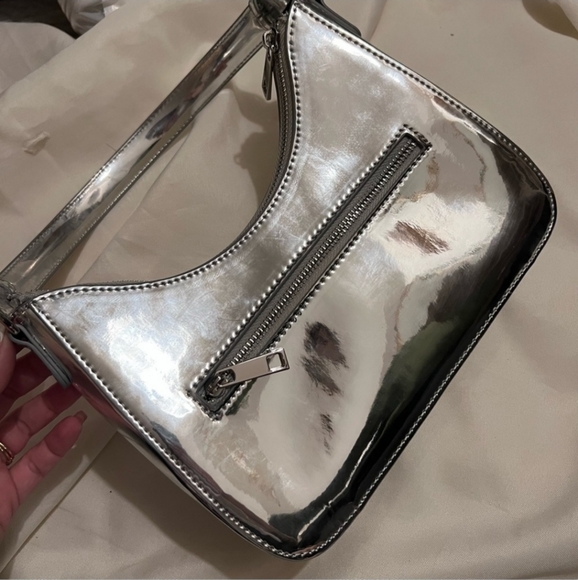 8 Other Reasons It Girl Shoulder Bag Silver Chrome NWT - Picture 7 of 9